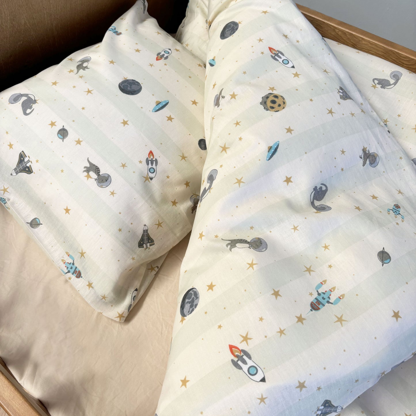 Baby sengesæt - 70x100, 40x45 cm - Space Dino